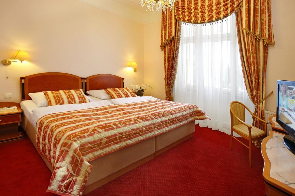 Ensana Hvezda - Imperial - Neapol Hotel Marianske Lazne Room photo