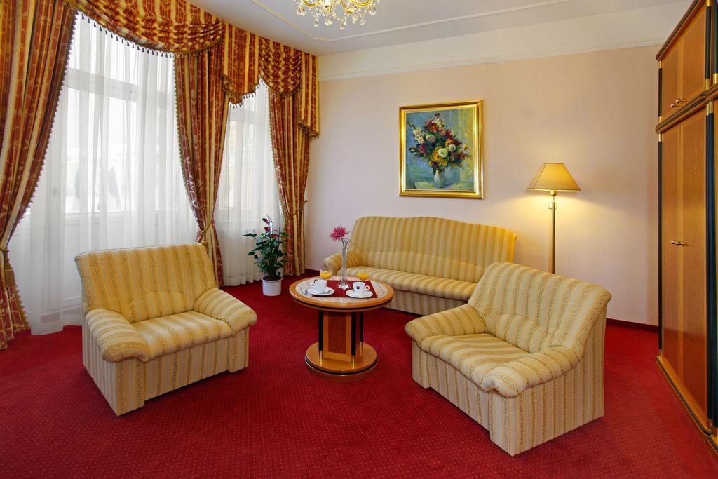 Ensana Hvezda - Imperial - Neapol Hotel Marianske Lazne Exterior photo