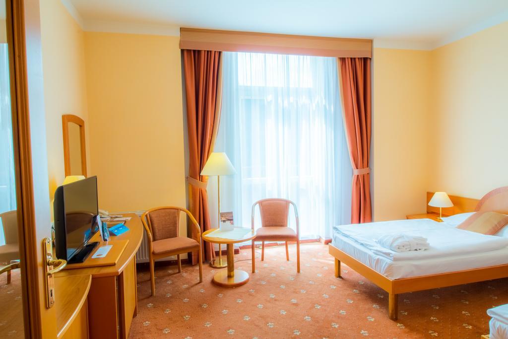Ensana Hvezda - Imperial - Neapol Hotel Marianske Lazne Exterior photo