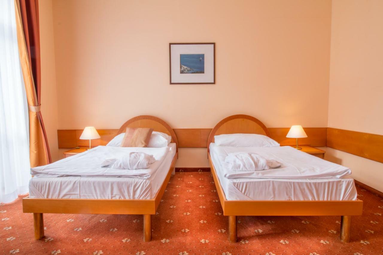 Ensana Hvezda - Imperial - Neapol Hotel Marianske Lazne Exterior photo